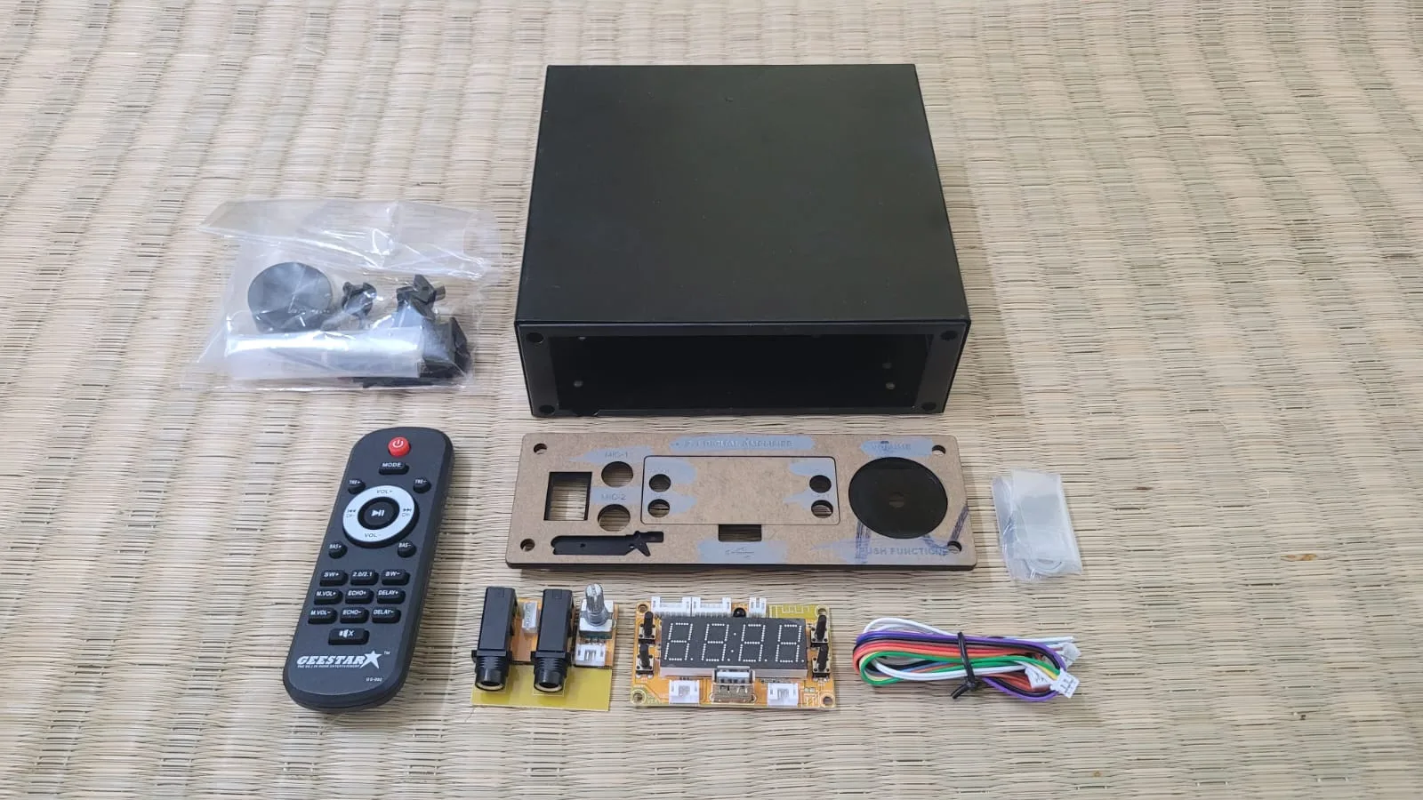 Geestar (092) 2.1 USB Bluetooth Audio Player with 1313 Size Cabinet, Panel & Accessories