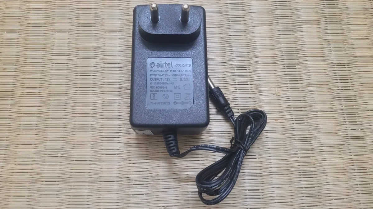 230V AC to 12V, 2.3A DC Power Adapter
