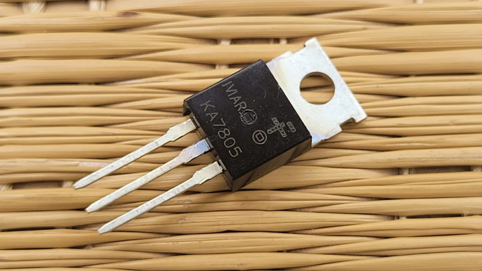 5V Regulator from Fair Child Brand (5 Nos)