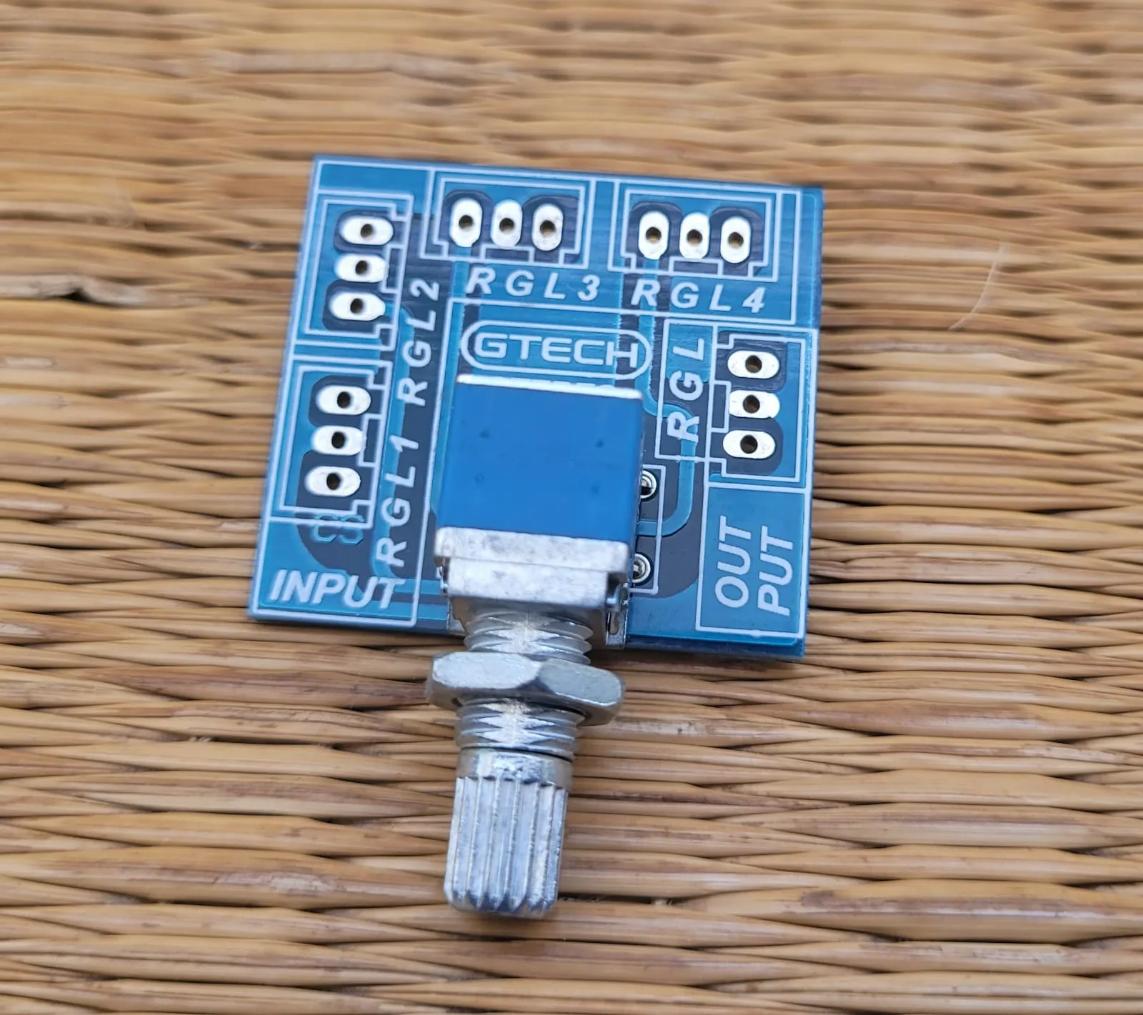 Stereo Audio Input Selector - 4-Way Rotary Switch Type Audio Input Selector