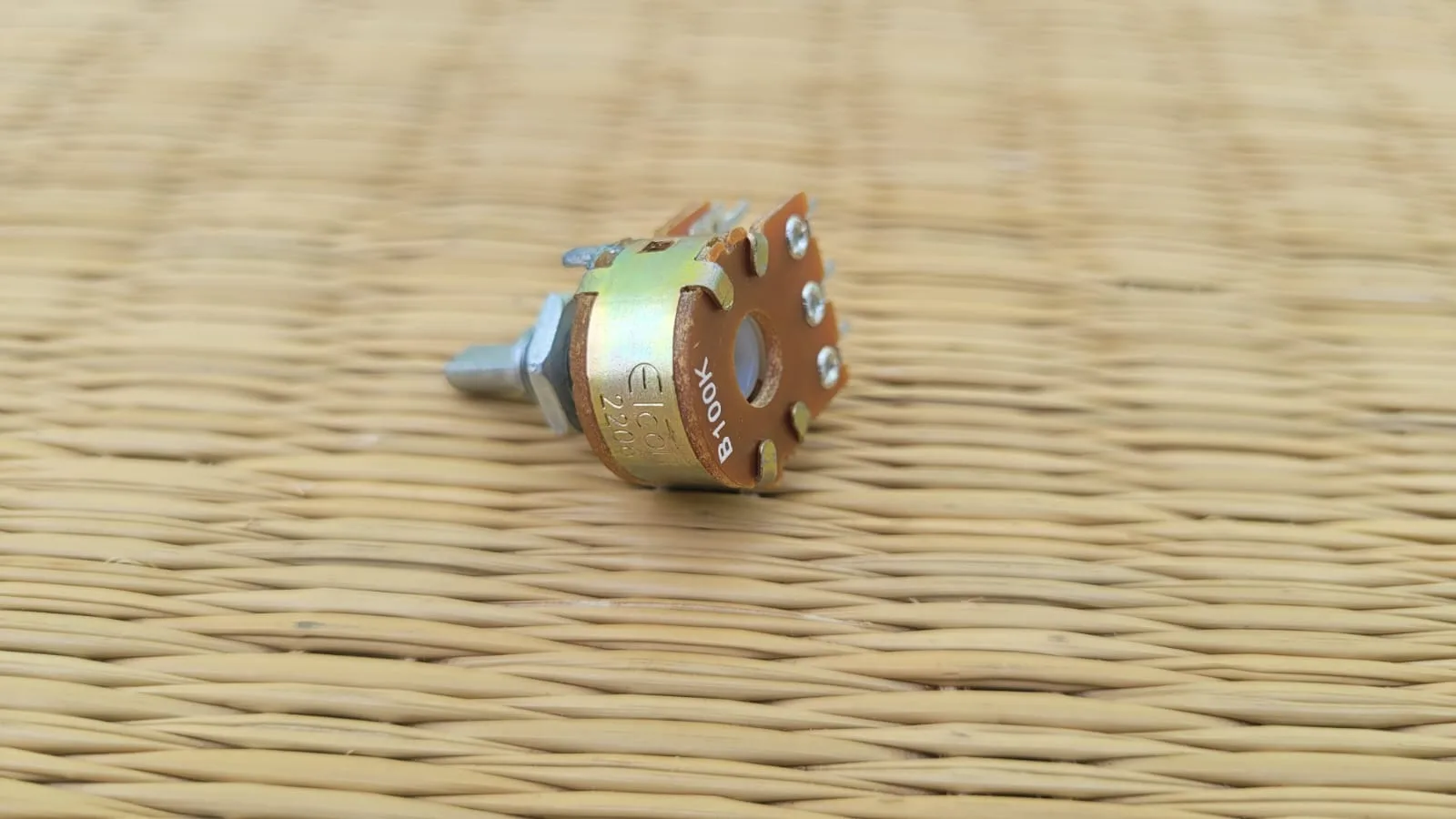 Elcon brand 100K Stereo Volume Control (Potentiometer)