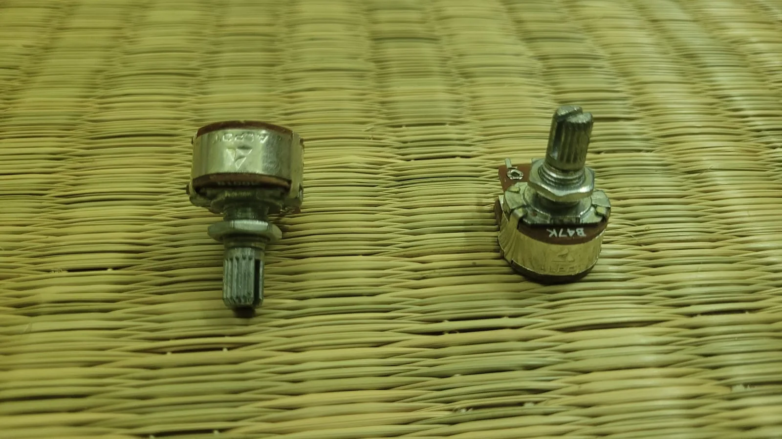 ALPOT 47K Round Shaft Stereo Volume Control (Potentiometer)