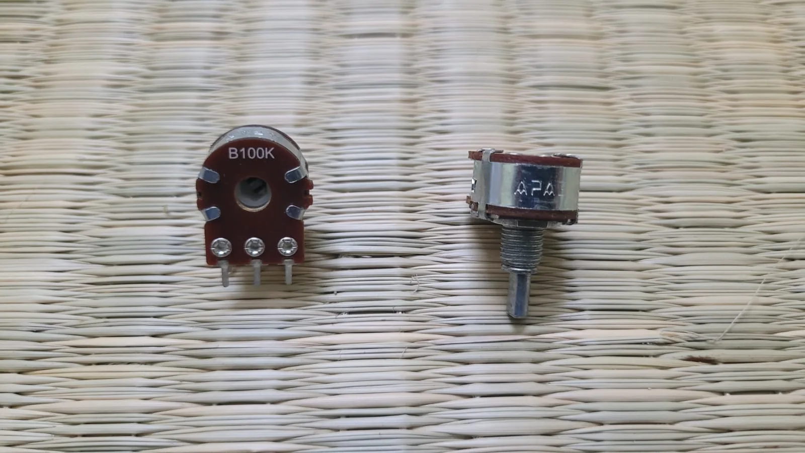 APAI make 100K gear step rotation type Stereo Volume Control (Potentiometer)