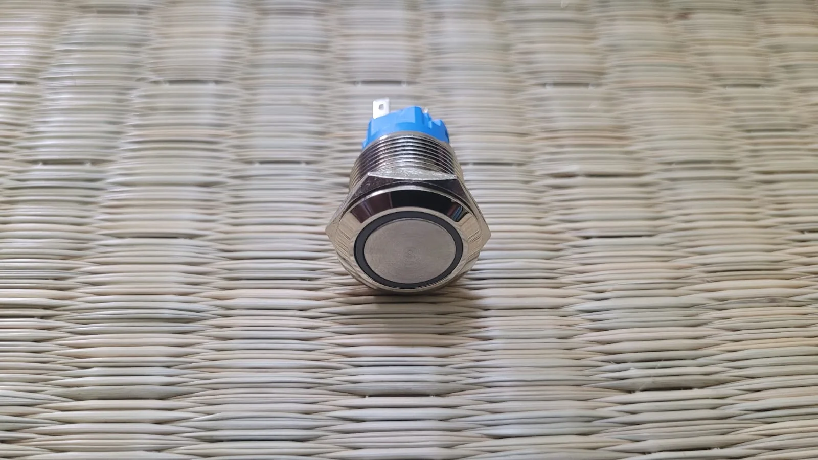 19mm Metal Switch for Audio Amplifier Power Supply with 230V Blue Colour LED Indicator