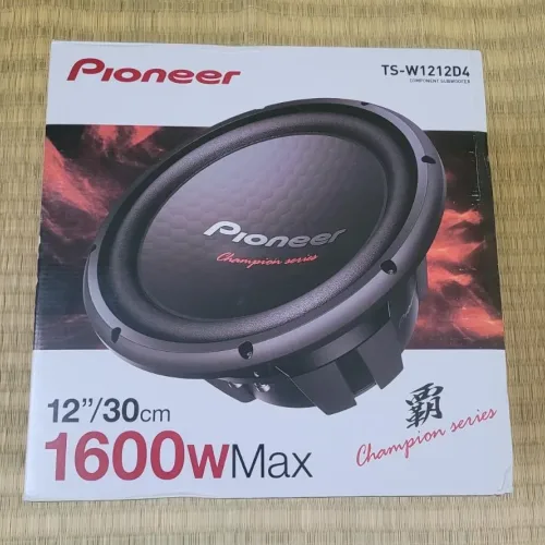 Pioneer (TS-W1212D4) 12